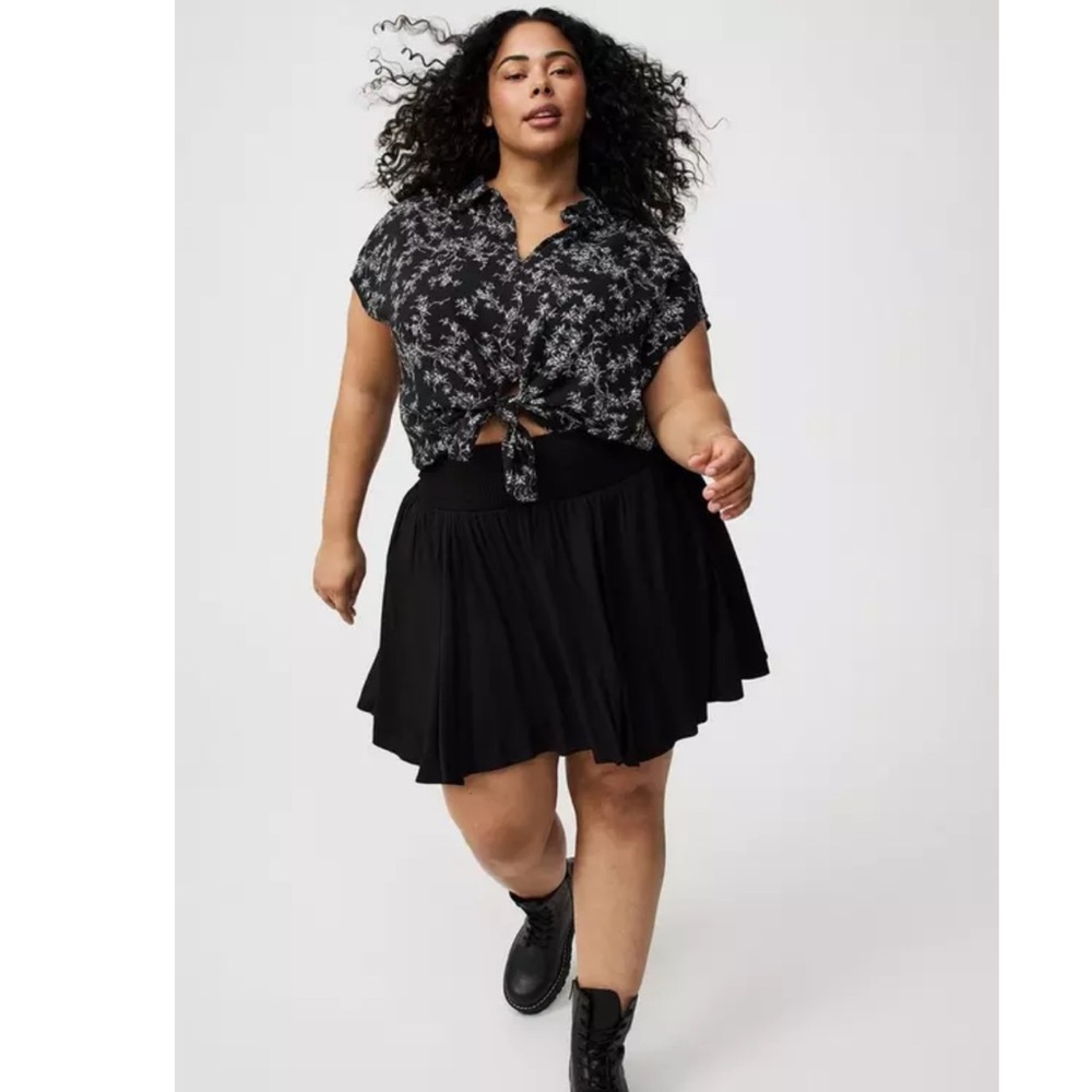 Black tie floral top